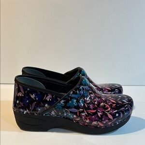 Dansko XP 2.0 Clogs